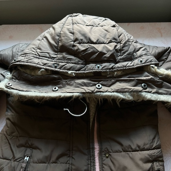 Abercrombie Kids Brown Hooded Puffer Jacket with Sherpa Lining Girls 13/14 - Picture 8 of 14